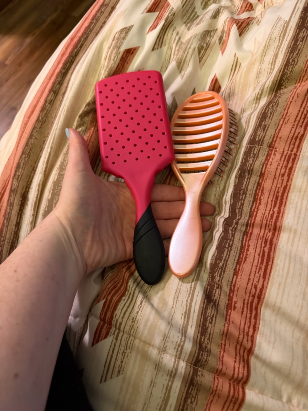 2 hair brushes - Picture 2 of 2